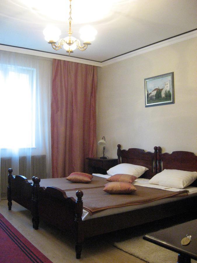Dvorac Fantast Bed & Breakfast Bečej Exterior foto