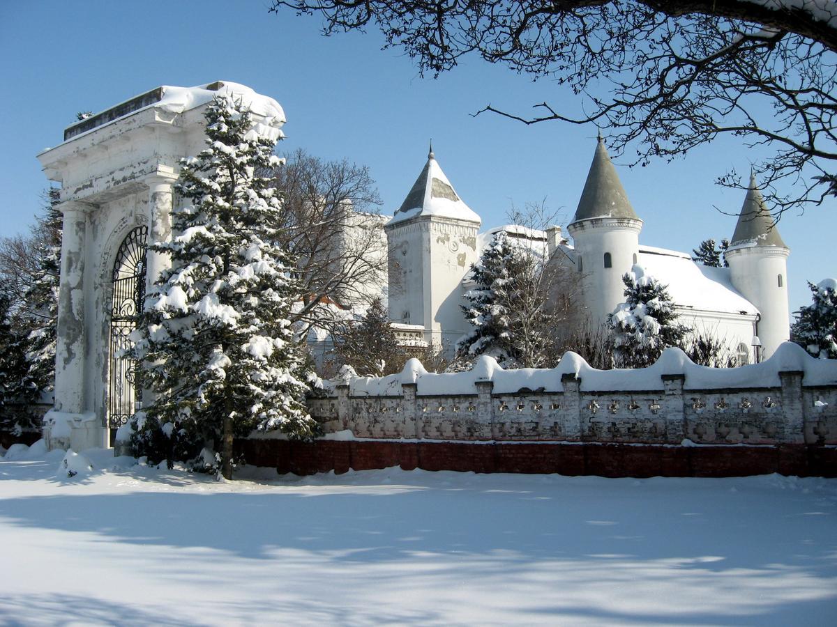 Dvorac Fantast Bed & Breakfast Bečej Exterior foto