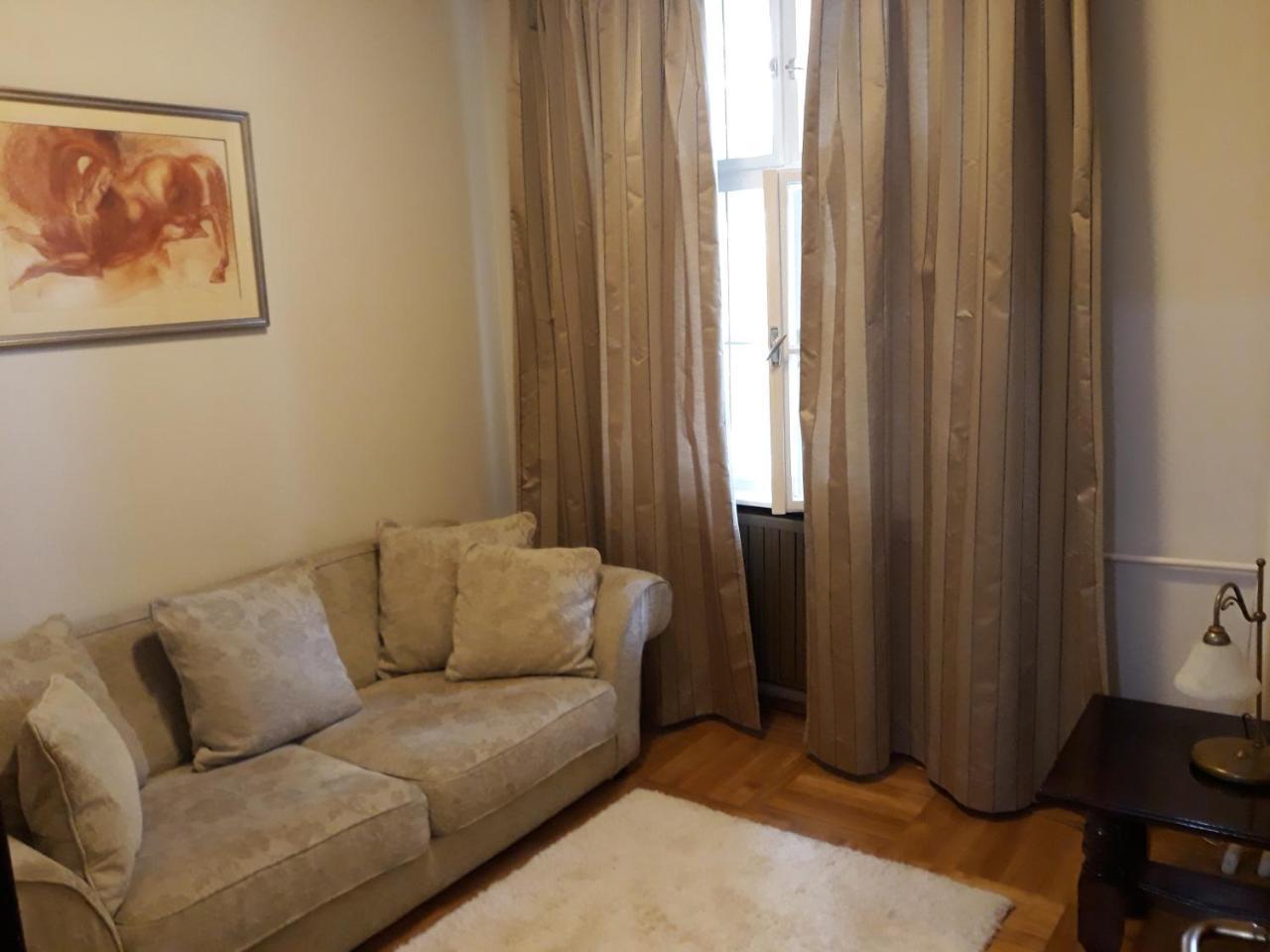 Dvorac Fantast Bed & Breakfast Bečej Exterior foto
